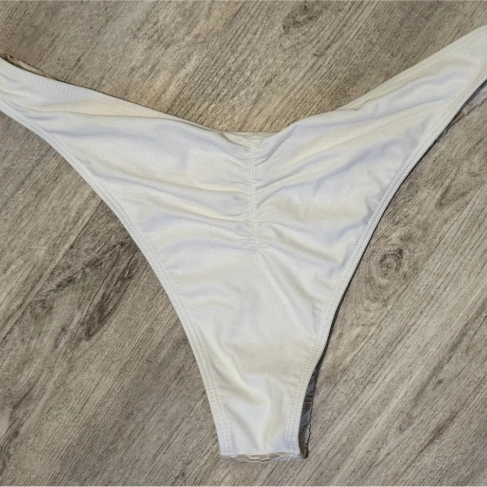 Cute White Crocheted Bikini with Scrunch Back Bottom - Size XL - Worn Once - Picture 8 of 10